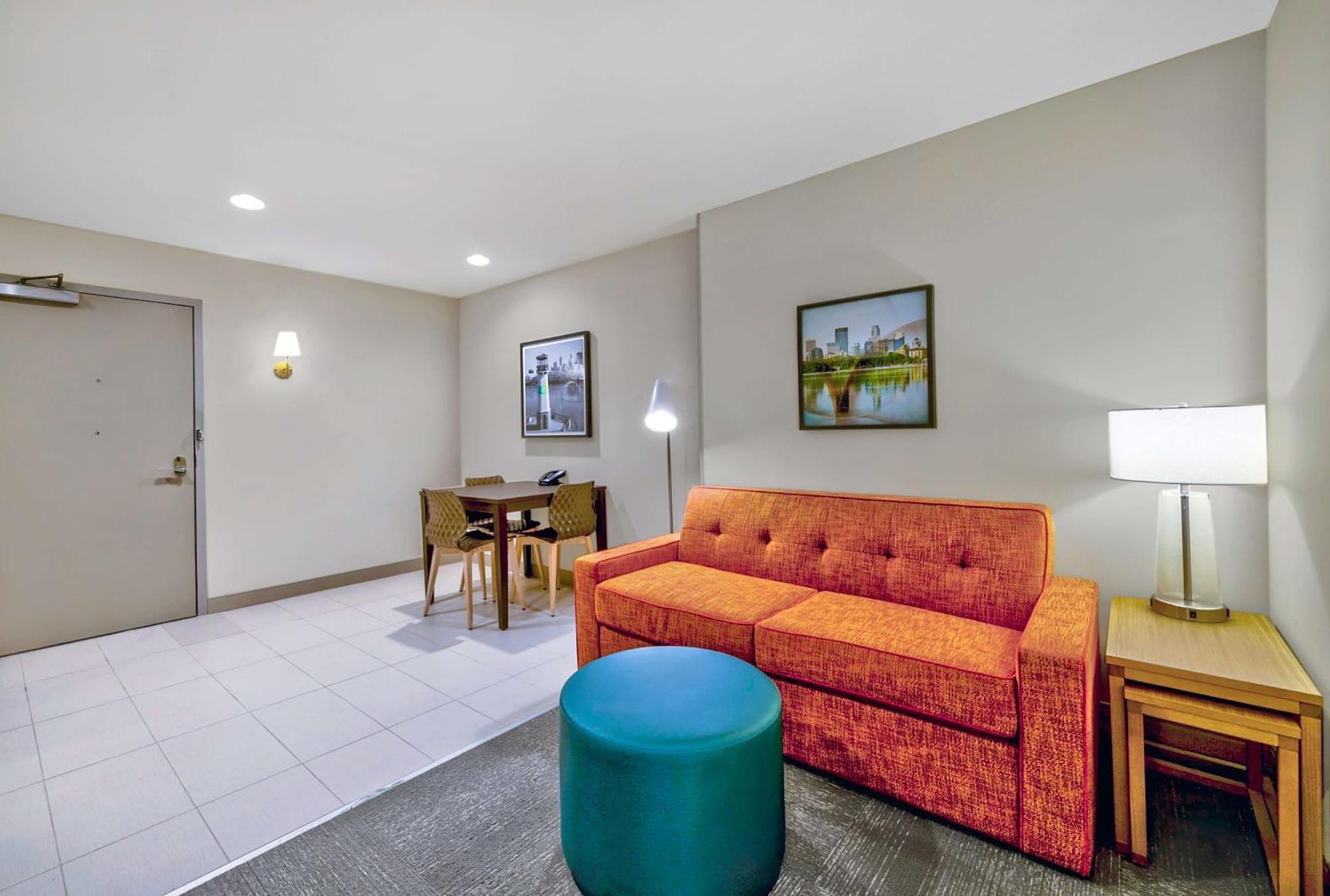 Hotel Home2 By Hilton Downtown